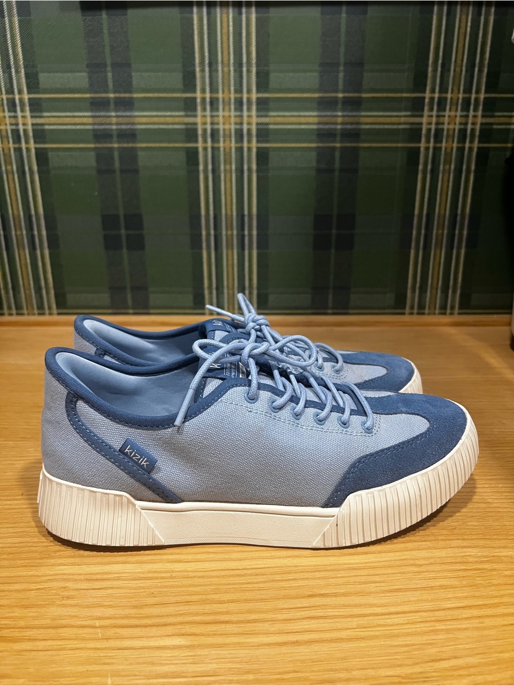 Kizik Brooklyn Sneaker in chambray/blue